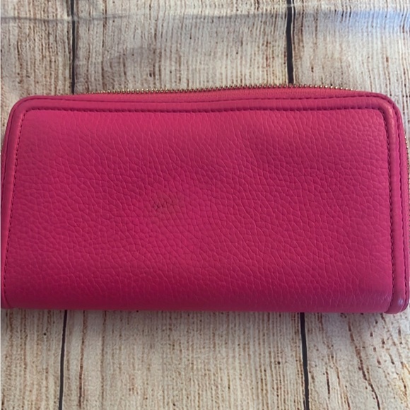 Bright pink Tory Burch wallet - Picture 3 of 4